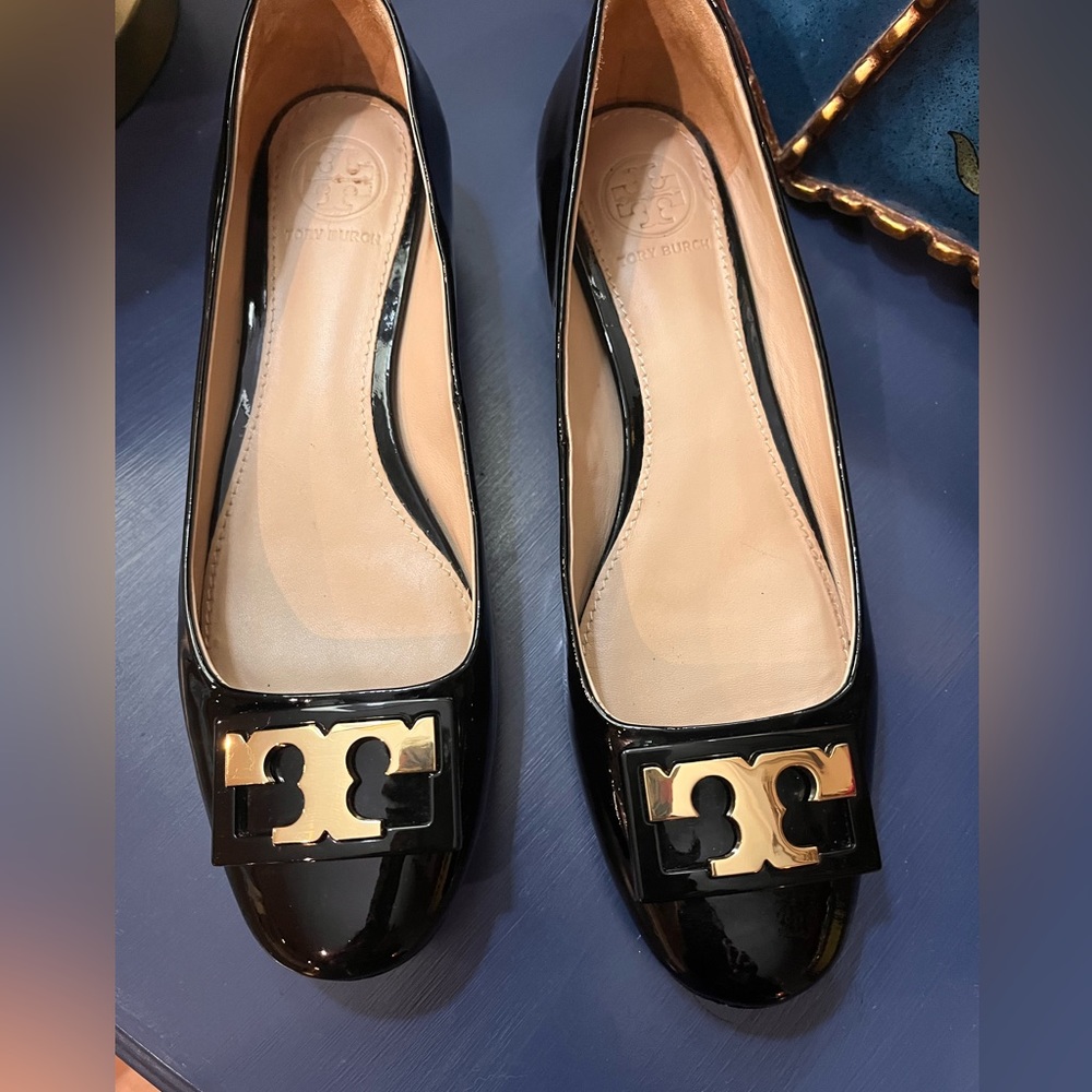 Authentic Tory Burch Black Gigi Patent Leather 25mm Logo Pumps